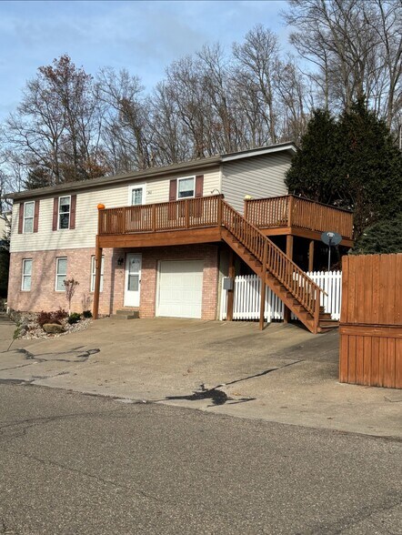 547 Ridge Ave NE, New Philadelphia, OH à vendre - Photo du bâtiment - Image 1 de 11