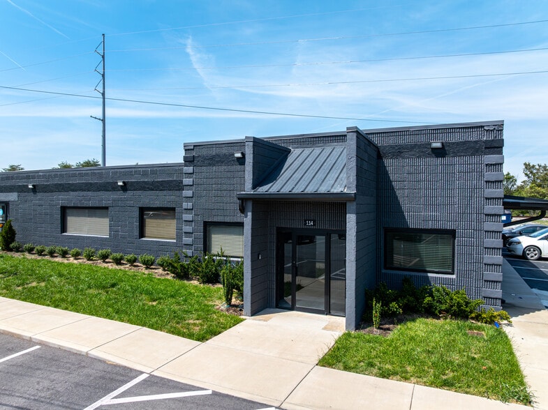 110-114 Taylor Industrial Blvd, Hendersonville, TN for lease - Building Photo - Image 1 of 3