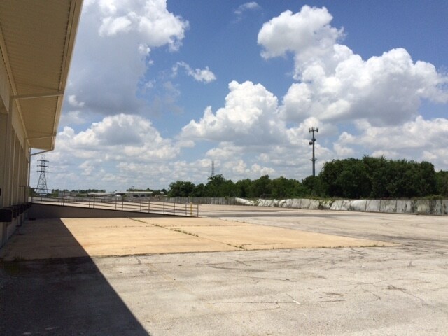 6110 Red Bluff Rd, Pasadena, TX for lease - Building Photo - Image 2 of 8