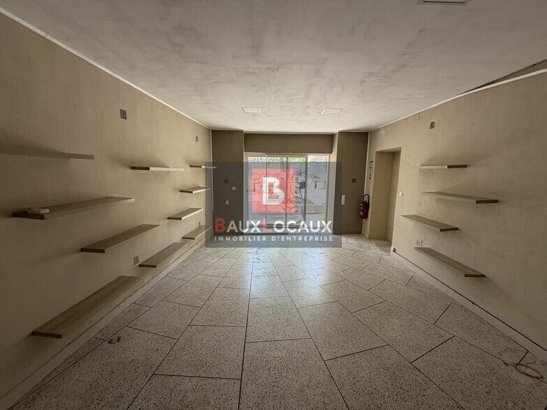 Retail in Orgon for lease - Building Photo - Image 2 of 5
