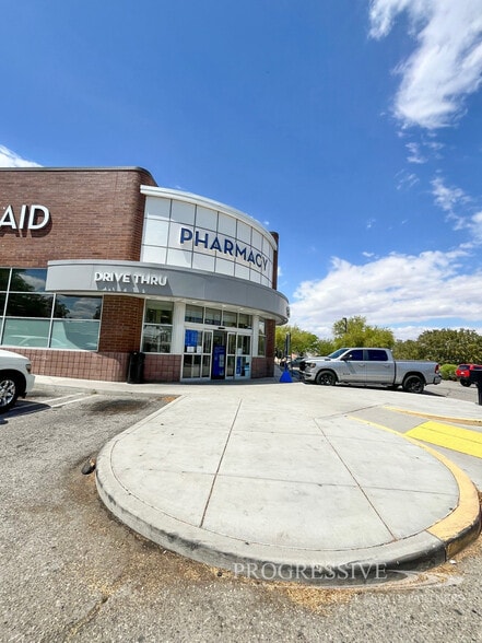 1380 Barstow Rd, Barstow, CA à louer - Photo du bâtiment - Image 2 de 8