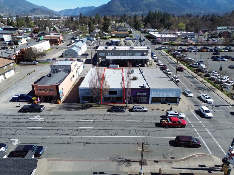 783 SE 6th St, Grants Pass, OR à louer - Photo du bâtiment - Image 3 de 5
