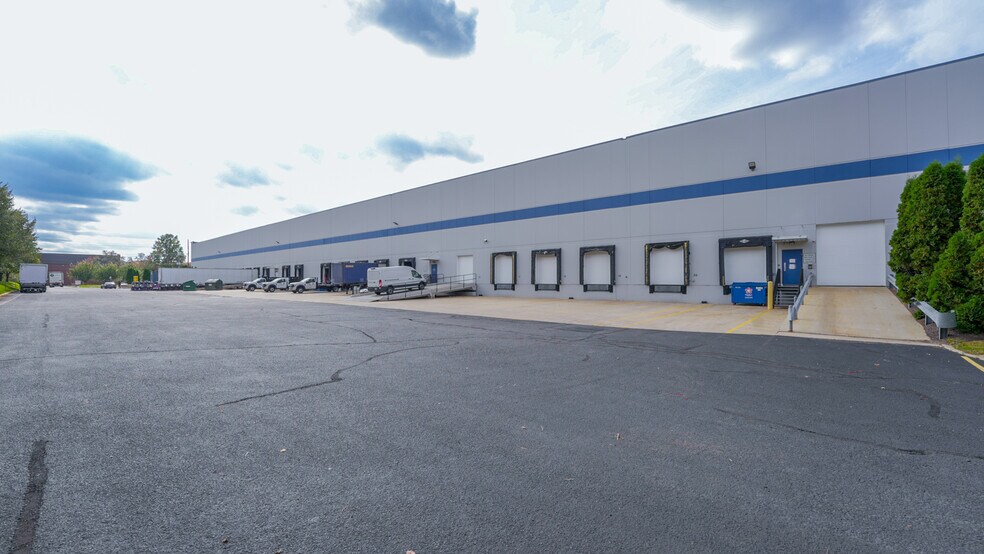 115 Melrich Rd, Cranbury, NJ à louer - Photo du bâtiment - Image 3 de 11