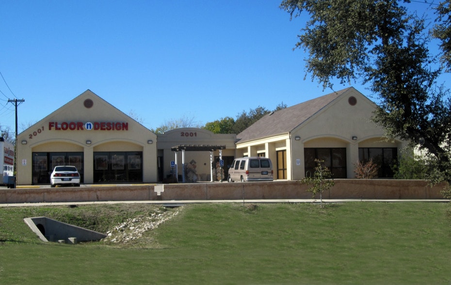 2001 N Bell Blvd, Cedar Park, TX for sale - Primary Photo - Image 1 of 6