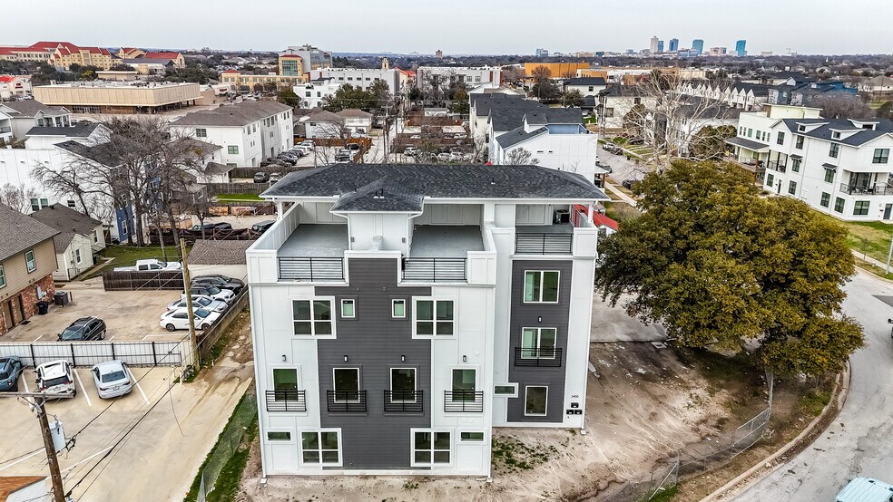 2400 Benbrook Dr, Fort Worth, TX à vendre - Photo principale - Image 1 de 1