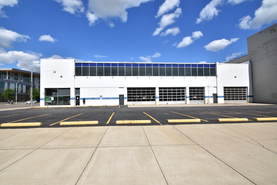200 E 3rd St, Dayton, OH for lease - Building Photo - Image 1 of 3