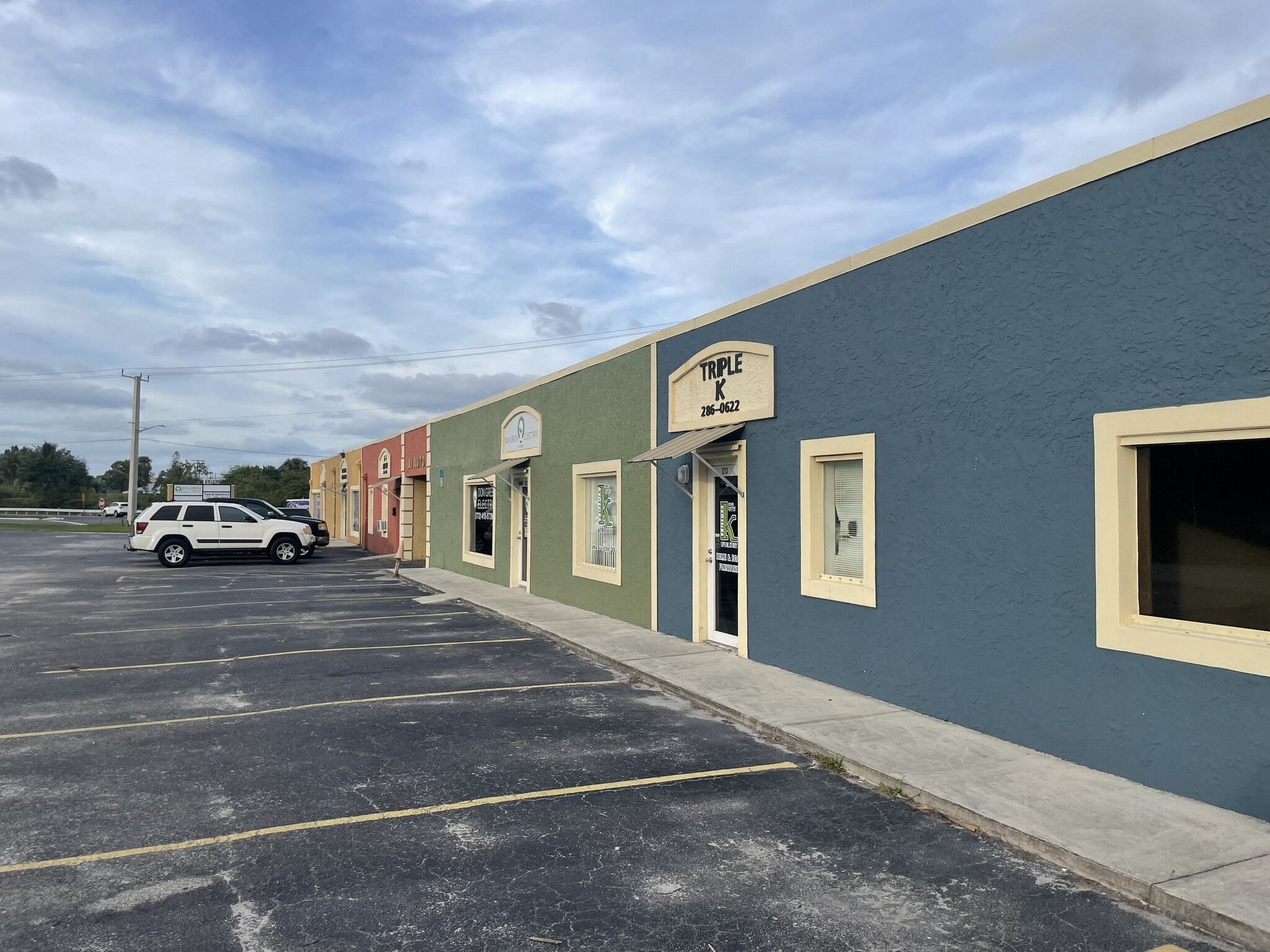 1205-1217 SE Dixie Cutoff Rd, Stuart, FL à louer Photo intérieure- Image 1 de 4