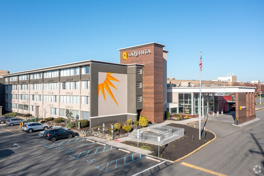 265 Route 3 East, Clifton, NJ à louer - Photo du bâtiment - Image 2 de 5