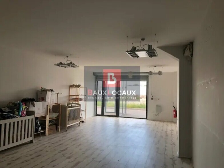 Retail in Le Pontet for lease - Interior Photo - Image 3 of 4