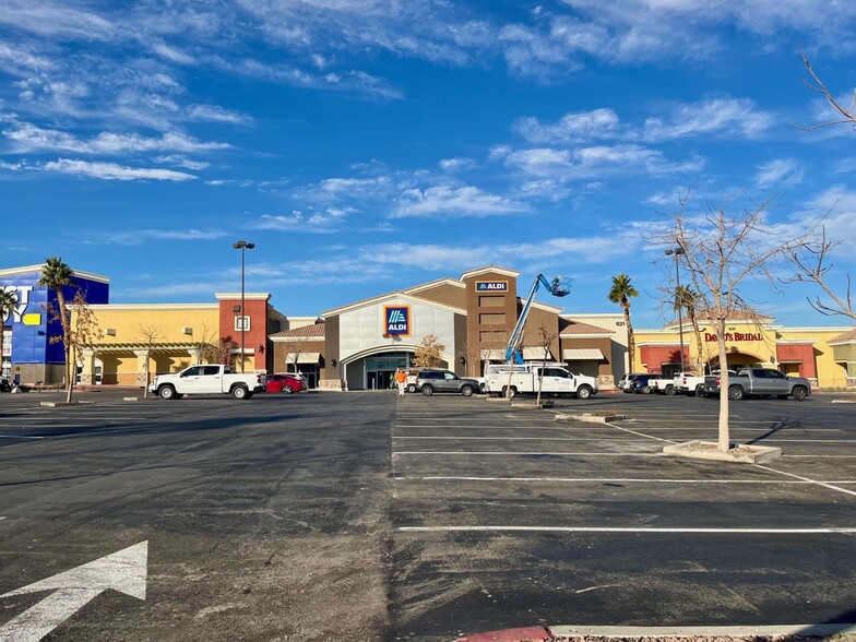 611-711 Marks St, Henderson, NV for lease - Building Photo - Image 3 of 5