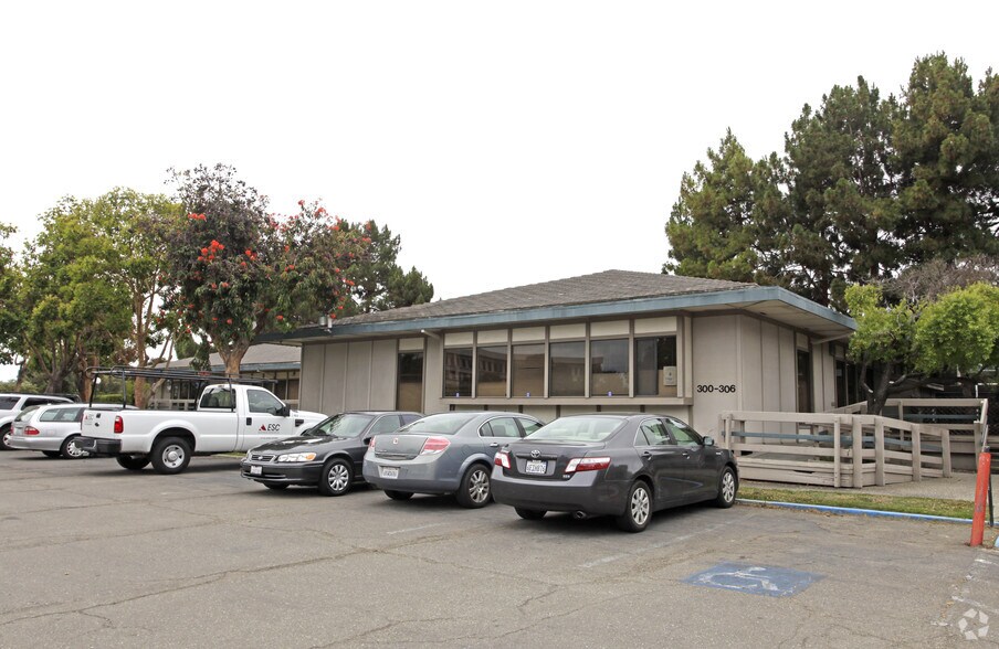 300 Pendleton Way, Oakland, CA for sale - Primary Photo - Image 1 of 101