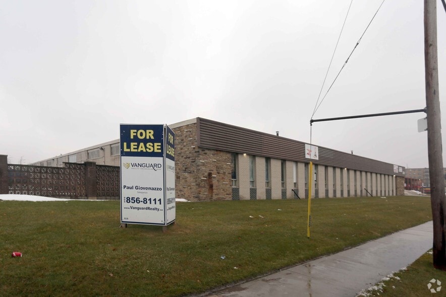 2424 Finch Av W, Toronto, ON for lease - Building Photo - Image 2 of 3