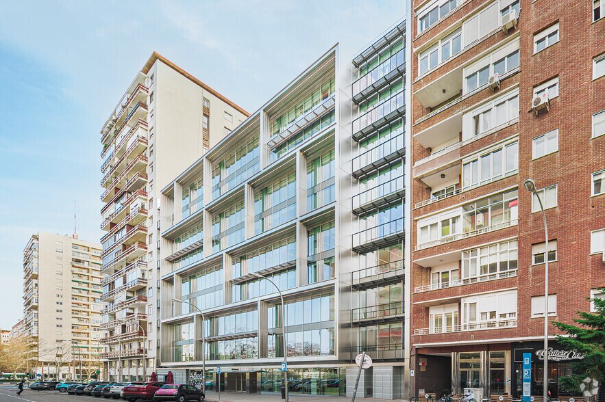 Calle Estébanez Calderón, 3-5, Madrid, Madrid à louer - Photo du bâtiment - Image 2 de 7