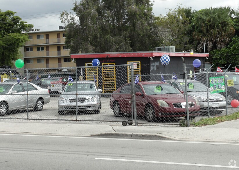 11537 NW 27th Ave, Miami, FL à louer - Photo du bâtiment - Image 2 de 6