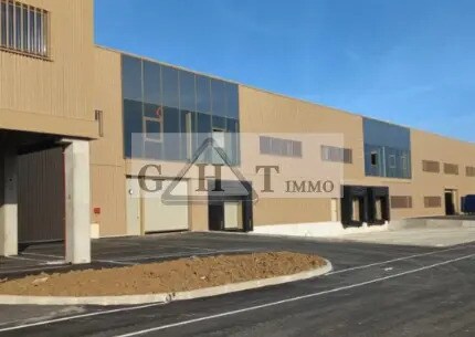 Industrial in Tremblay-en-France for sale Building Photo- Image 1 of 9