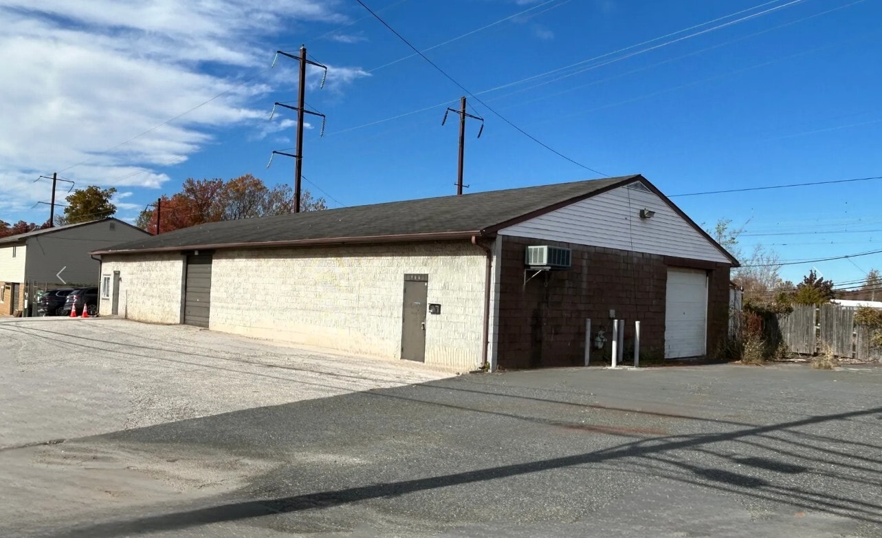 708 & 712 Stemmers Run Road portfolio of 2 properties for sale on LoopNet.ca Primary Photo- Image 1 of 9