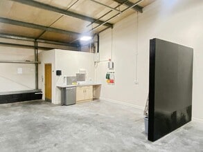 8 Foldgate Vw, Ludlow for lease Interior Photo- Image 2 of 3