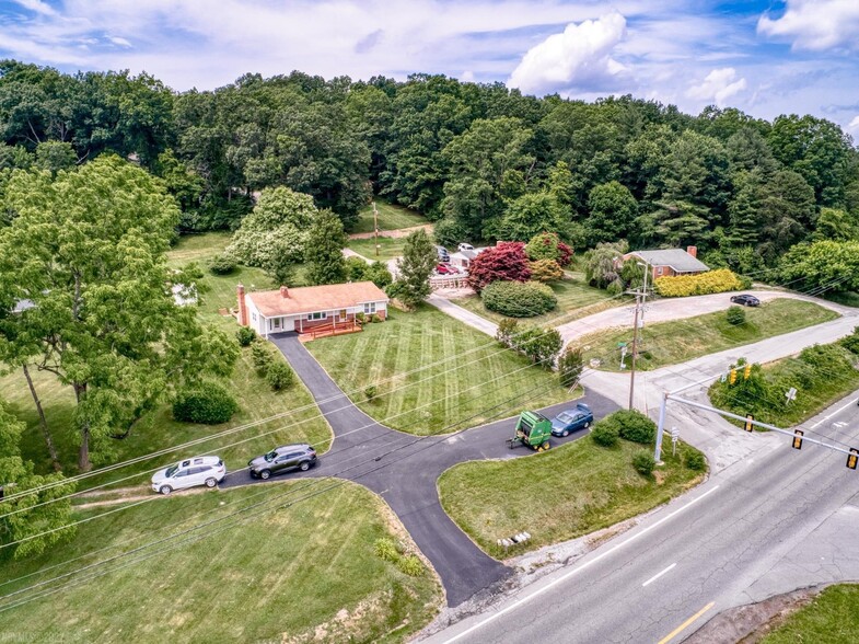 3900 S Main St, Blacksburg, VA à vendre - Photo principale - Image 1 de 1