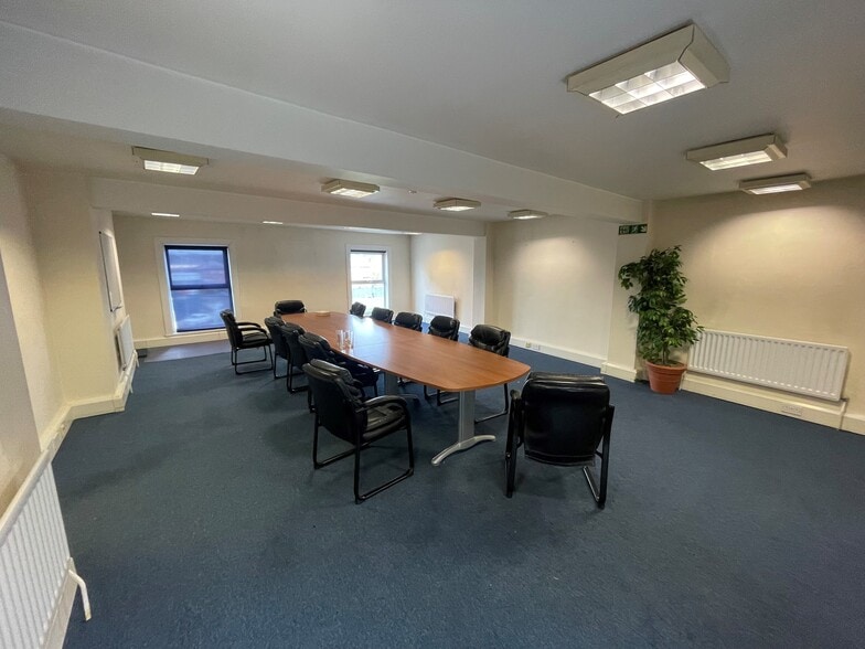 14-26 Victoria St, Luton à louer - Photo du bâtiment - Image 3 de 4