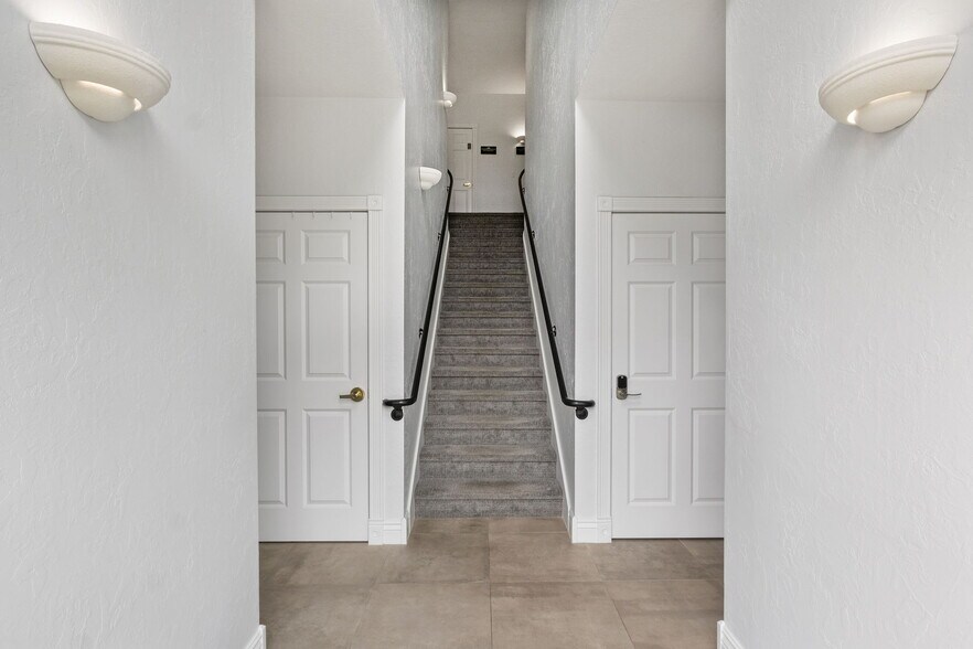 9672 S 700 E, Sandy, UT à louer - Photo du bâtiment - Image 3 de 21