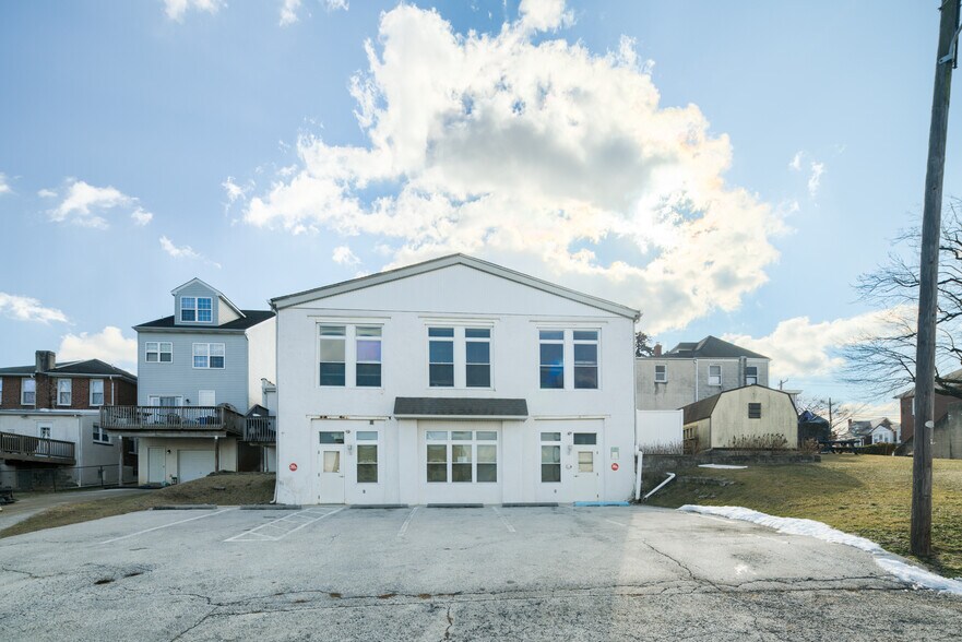 918 Maple St, Conshohocken, PA à louer - Photo du bâtiment - Image 2 de 7