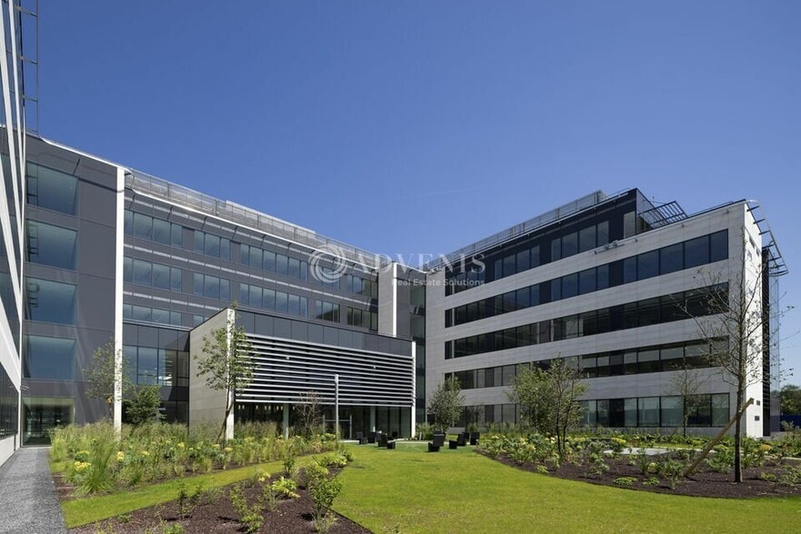 Office in Rungis for lease - Building Photo - Image 1 of 7
