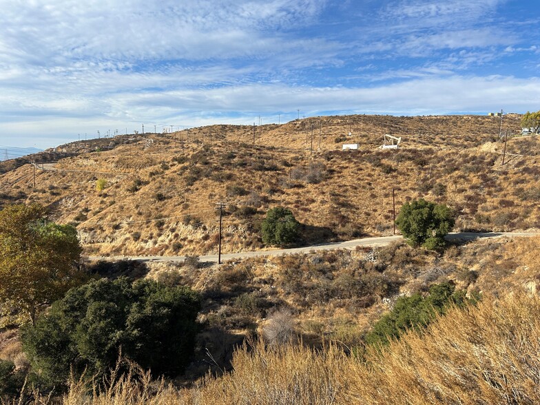 25121 Sierra Hwy, Santa Clarita, CA for sale - Building Photo - Image 2 of 5