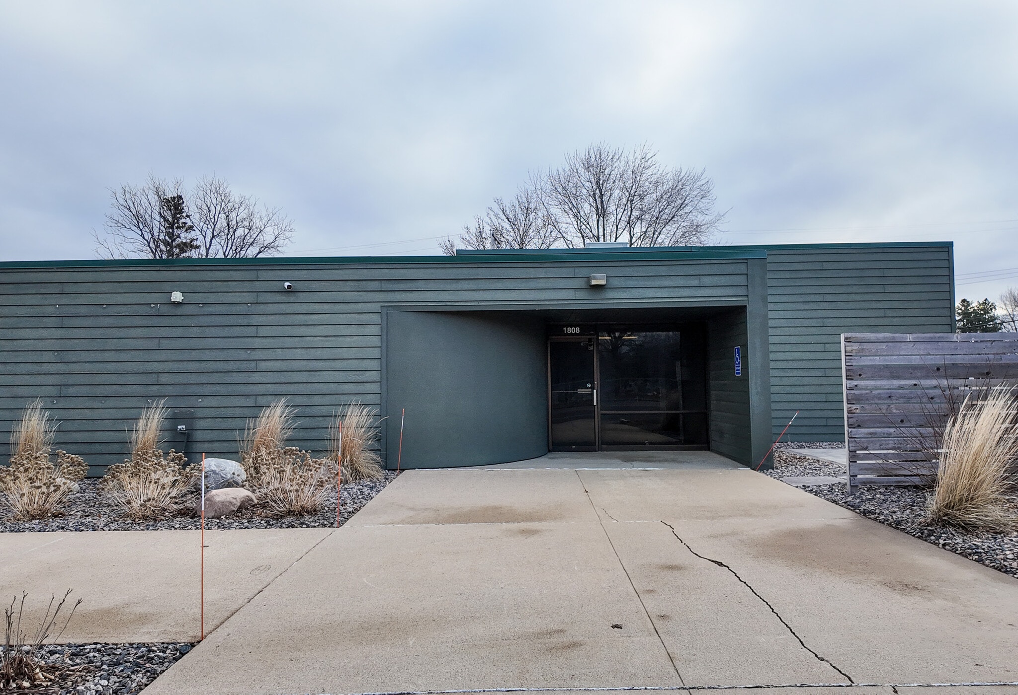 1808 S Cliff Ave, Sioux Falls, SD for lease Primary Photo- Image 1 of 16