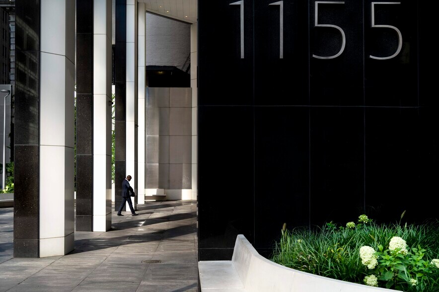 1155 Avenue of the Americas, New York, NY à louer - Photo du bâtiment - Image 3 de 18
