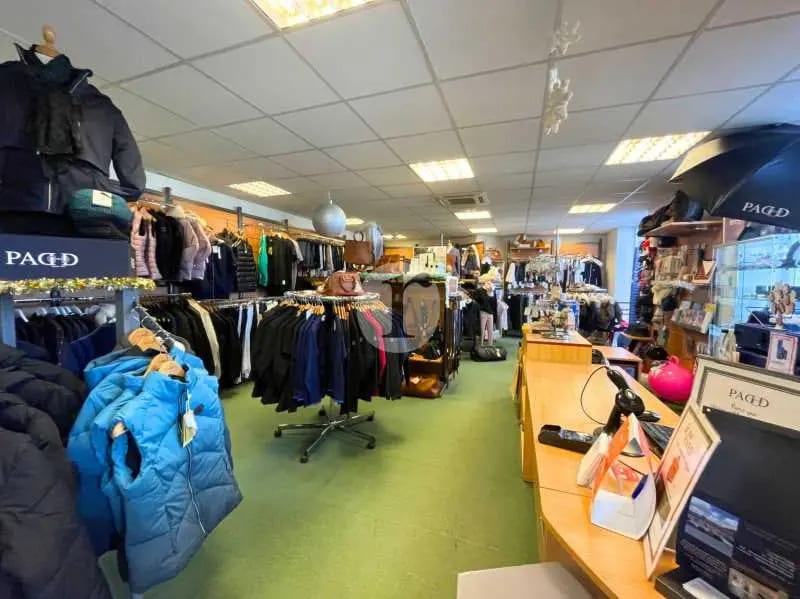 Retail in Capinghem for lease Primary Photo- Image 1 of 5