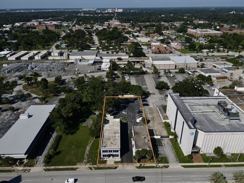 240 N Ridgewood Ave, Daytona Beach, FL à vendre - Photo du bâtiment - Image 2 de 12
