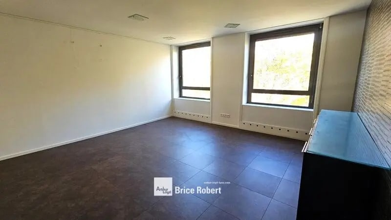 Office in Lyon for sale - Interior Photo - Image 3 of 9
