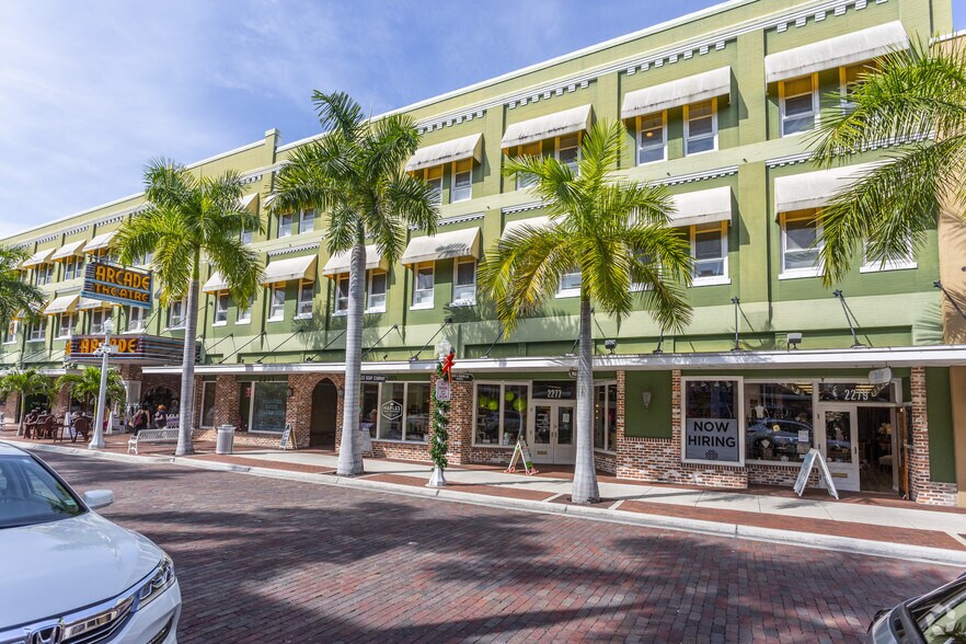 2247-2287 1st St, Fort Myers, FL à louer - Photo du bâtiment - Image 3 de 4