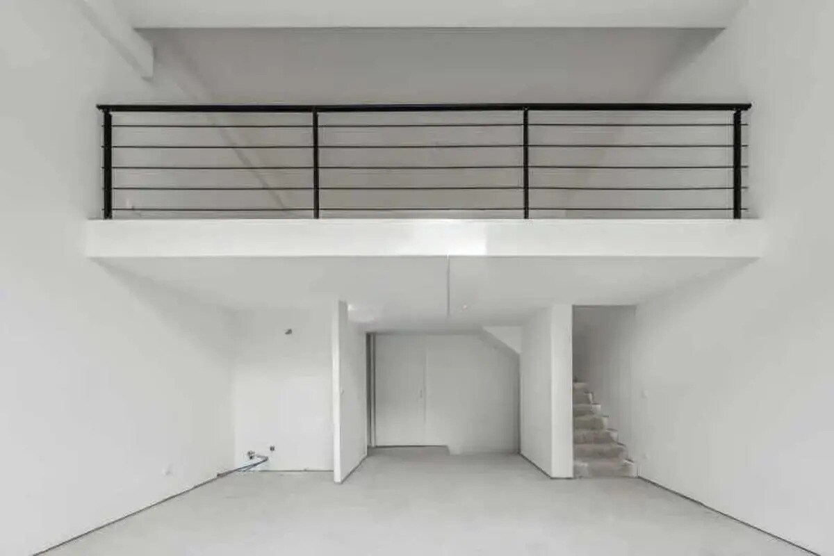 Industrial in Montreuil for sale Interior Photo- Image 1 of 11