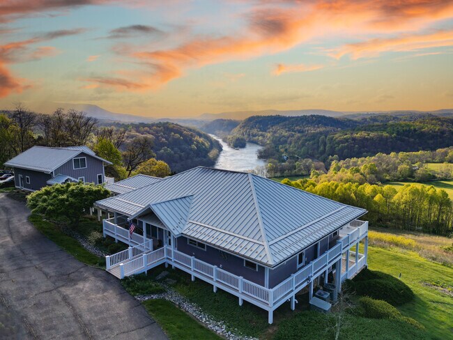 More details for 125 River Ridge Dr, Pearisburg, VA - Hospitality for Sale