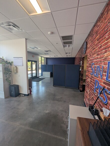 1340 E Riggs Rd, Chandler, AZ à louer - Photo du bâtiment - Image 2 de 8