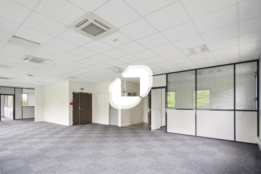 Office in Serris for lease - Building Photo - Image 2 of 7