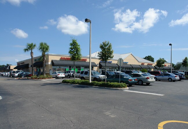 Plus de détails pour 1001-1015 W Vine St, Kissimmee, FL - Commerce de détail à louer