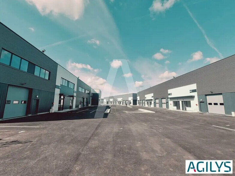 Flex in Savigny-le-Temple for lease - Building Photo - Image 2 of 9