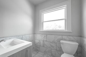 209 E University Dr, Denton, TX for lease Interior Photo- Image 1 of 4