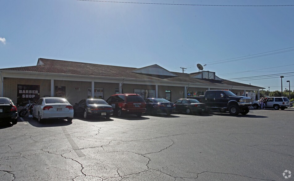 1301 Kingsway Rd, Brandon, FL à louer - Photo du bâtiment - Image 2 de 2