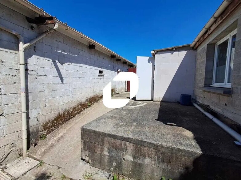 Flex in Nanterre for lease - Building Photo - Image 3 of 4