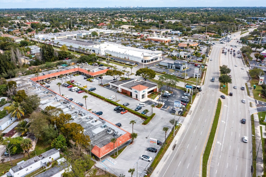 6651-6689 Lake Worth Rd, Lake Worth, FL for lease - Building Photo - Image 3 of 4