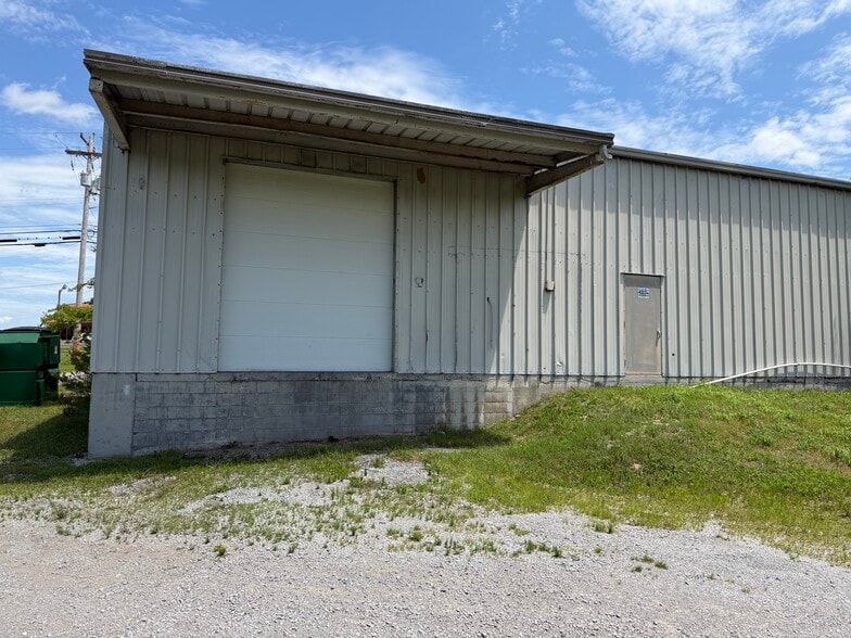 490 E Church St, Lewisburg, TN for lease - Building Photo - Image 2 of 16
