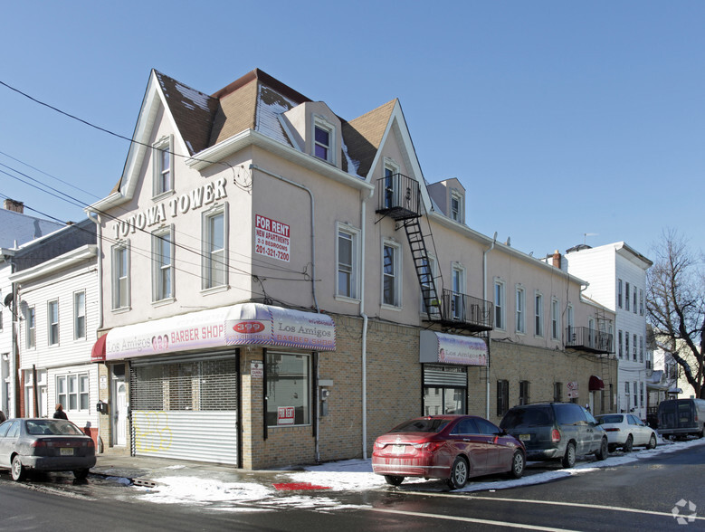 399 Totowa Ave, Paterson, NJ à vendre - Photo principale - Image 1 de 1