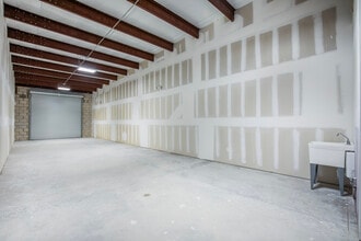 2652 SW Brigantine Pl, Port Saint Lucie, FL for lease Interior Photo- Image 2 of 3