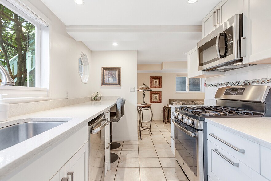 2814 3rd Av W, Vancouver, BC à vendre - Photo intérieure - Image 2 de 46