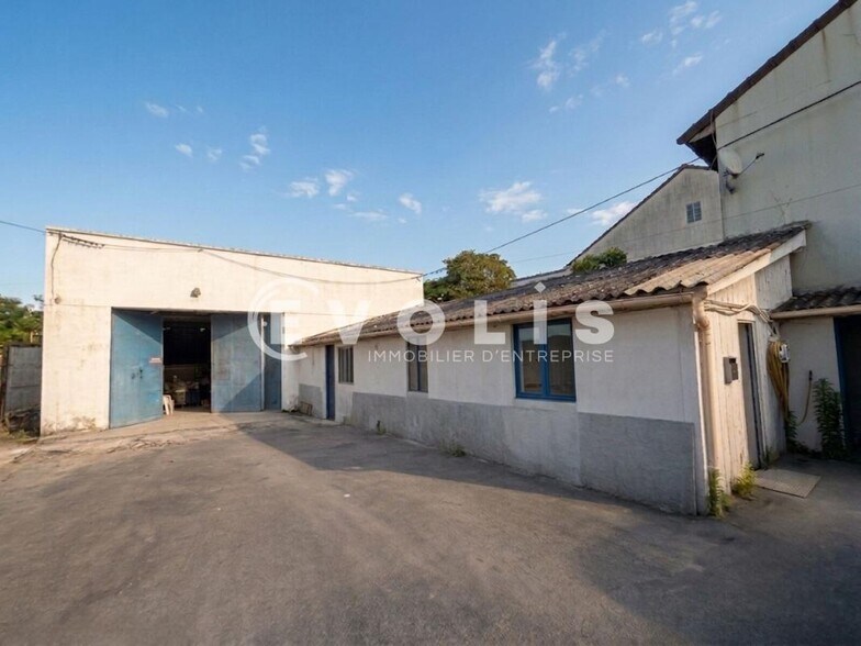 Flex in Vitry Sur Seine for sale - Building Photo - Image 1 of 13