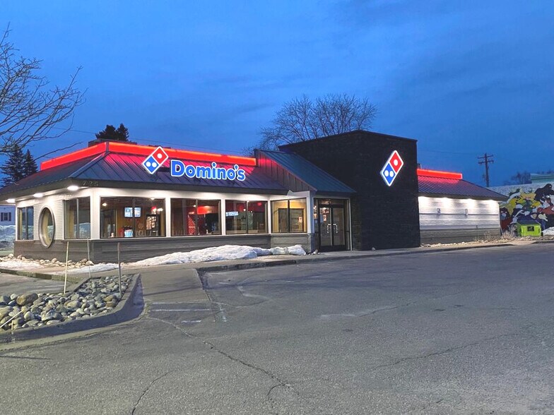 719 Ashmun St, Sault Sainte Marie, MI à vendre - Photo du bâtiment - Image 2 de 6