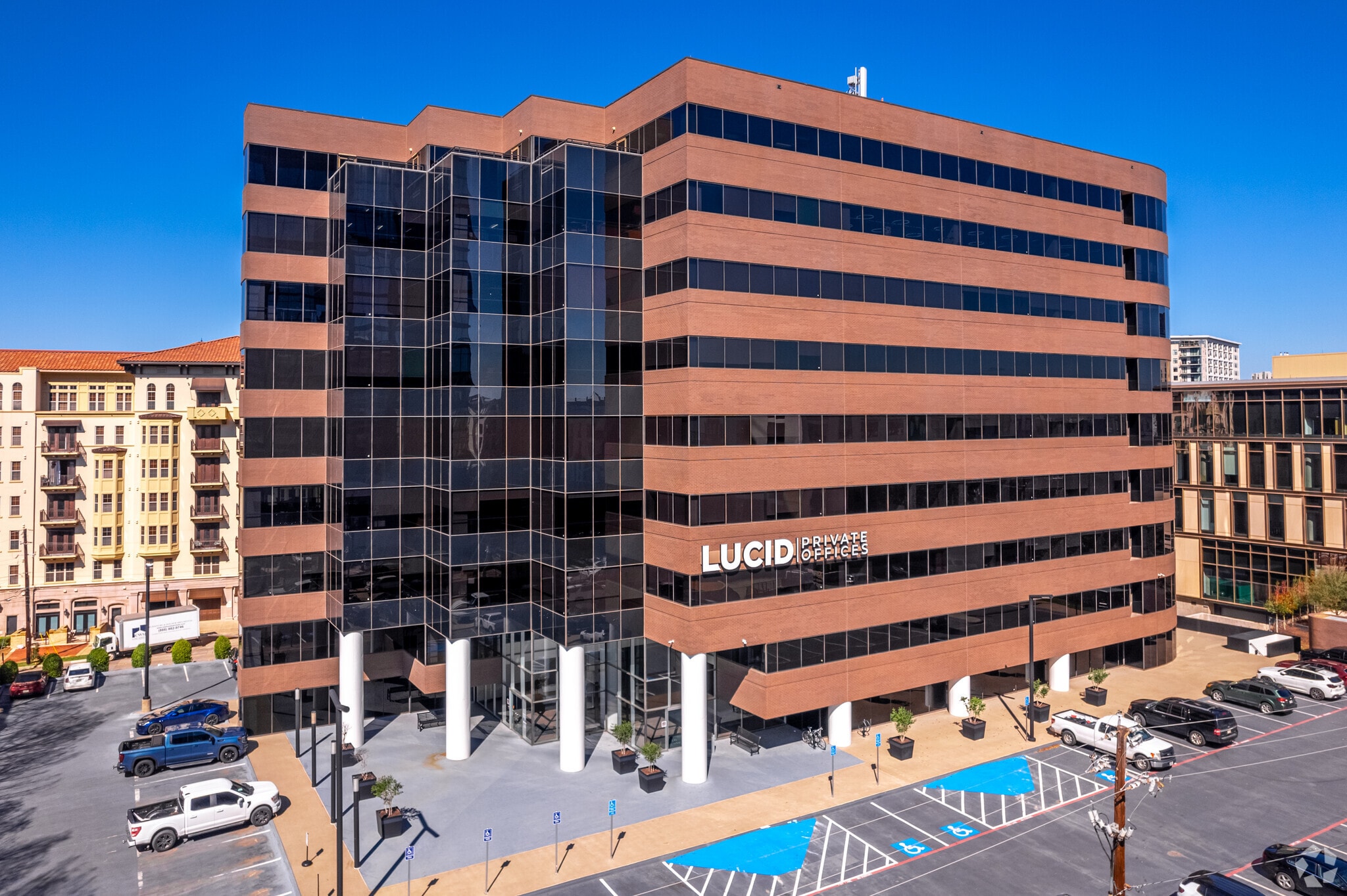 2626 Cole Ave, Dallas, TX for lease Primary Photo- Image 1 of 38